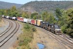 NS 9565 leads a train into Enola yard